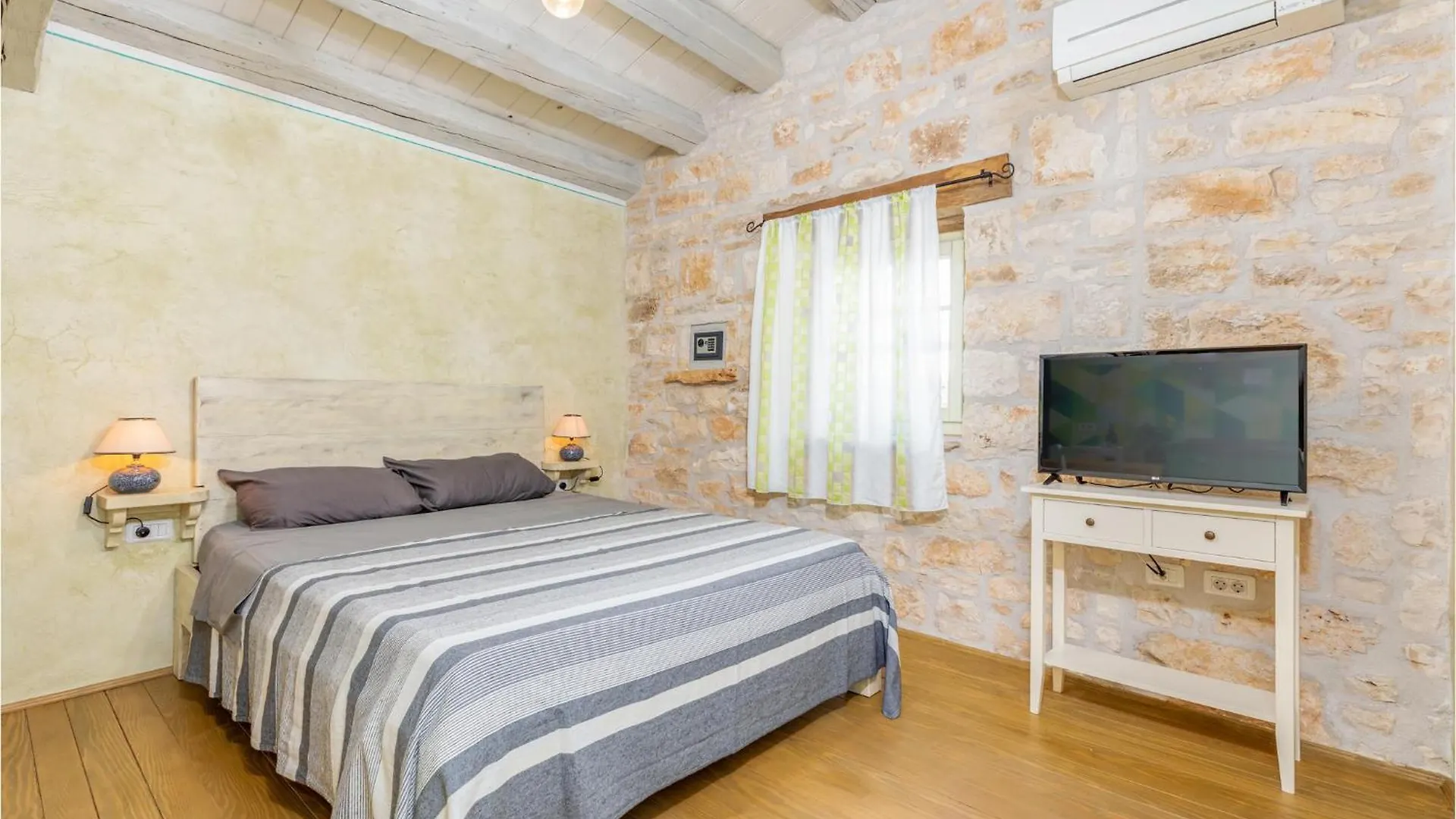 Awesome Apartment In Žminj 0*,  Croatie